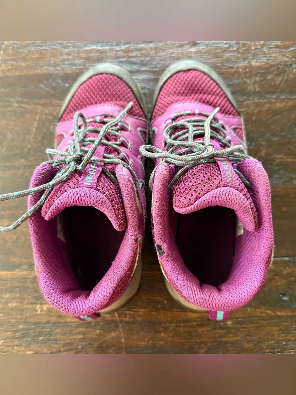 Merrell Oakcreek Mid Big Kid Size 2 'Paloma Berry' Waterproof Hiking Boots